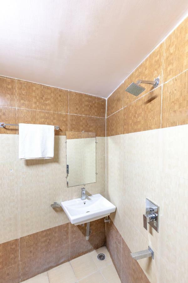 Oyo 45301 Hotel Om Palace Sagar  Экстерьер фото