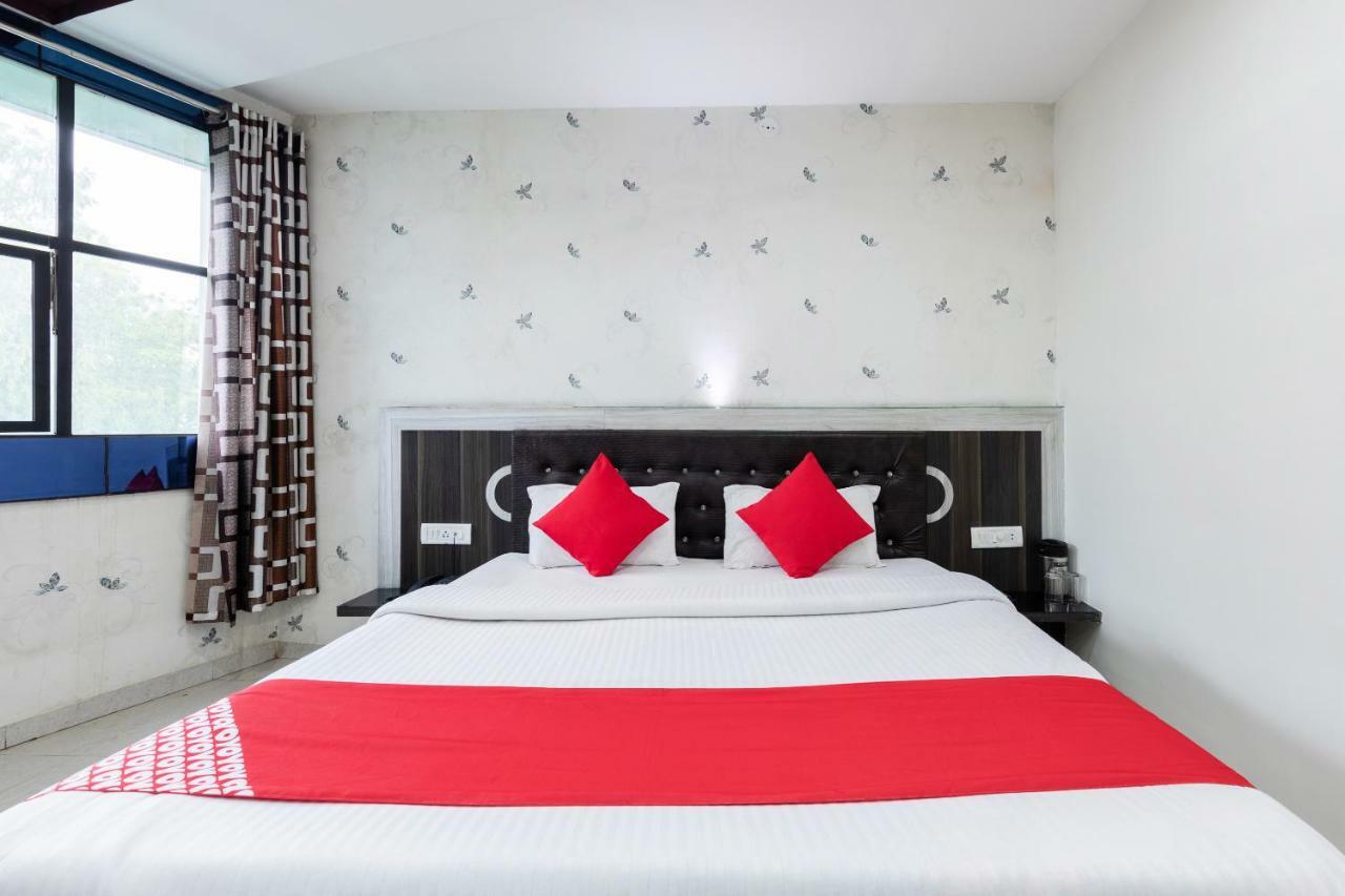 Oyo 45301 Hotel Om Palace Sagar  Экстерьер фото